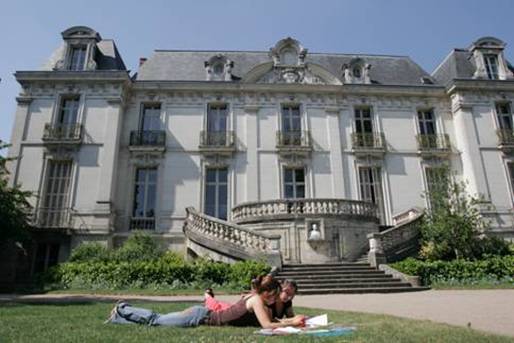 Institut de Touraine ���� ���θ��